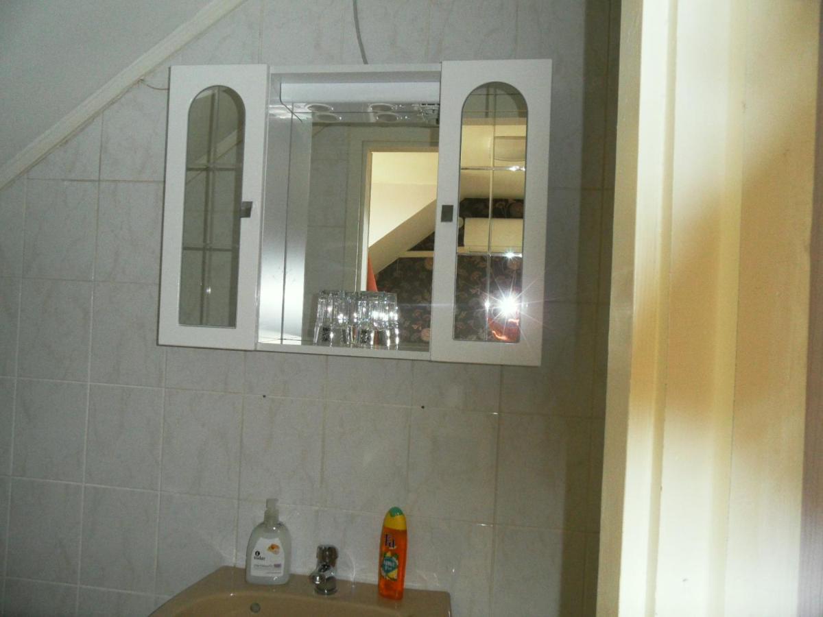 Hotel Fekete Macska Panzio à Tata Extérieur photo